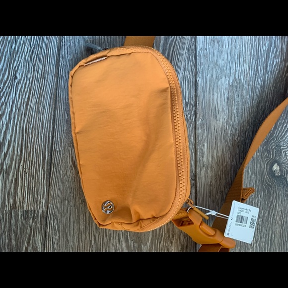lululemon athletica Handbags - Lululemon Everywhere Bag